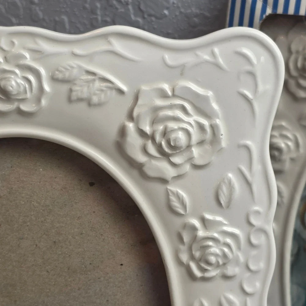 White Ceramic Rose Floral Picture Frame Set of 2 Oval Opening Scalloped Tabletop